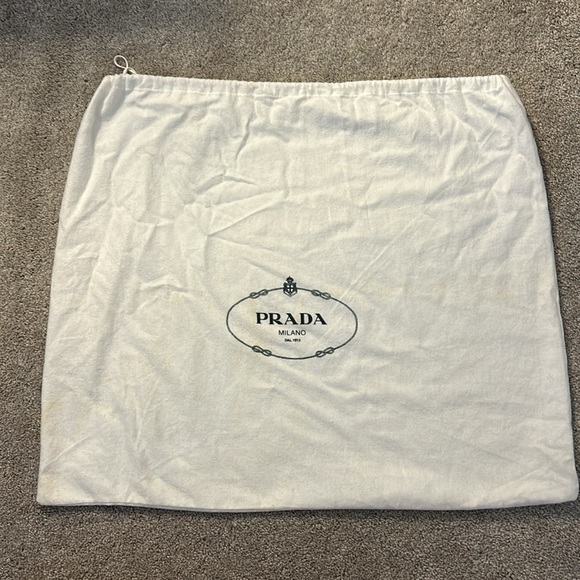 Black leader Prada bag with gold hardware - Picture 11 of 14